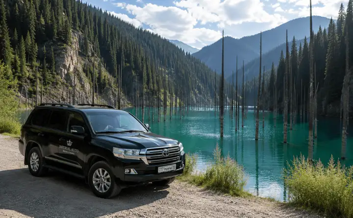Автомобиль Imperial Auto на дороге к озеру Каинды