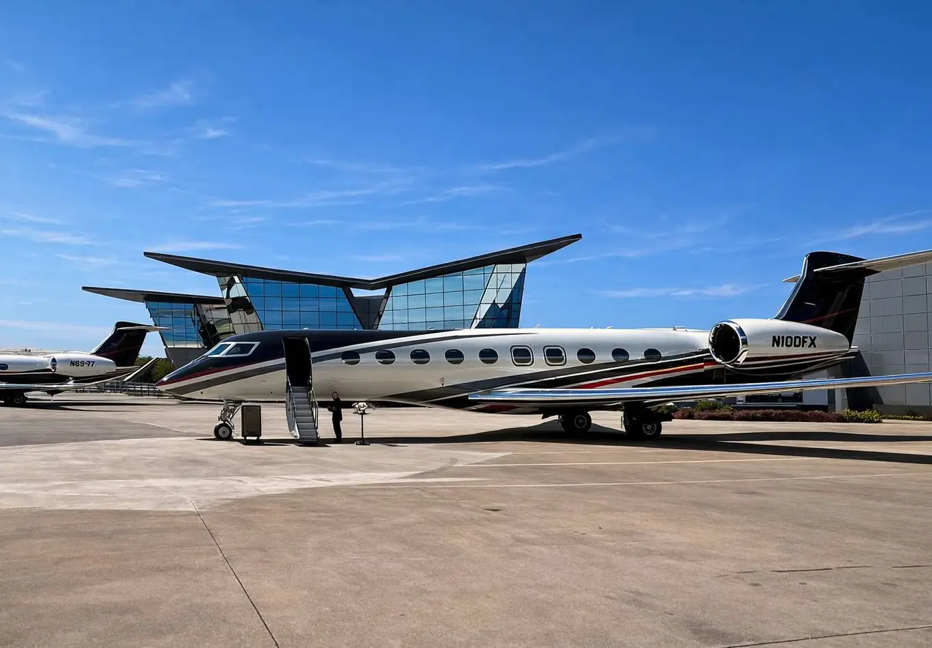 Gulfstream G700 1