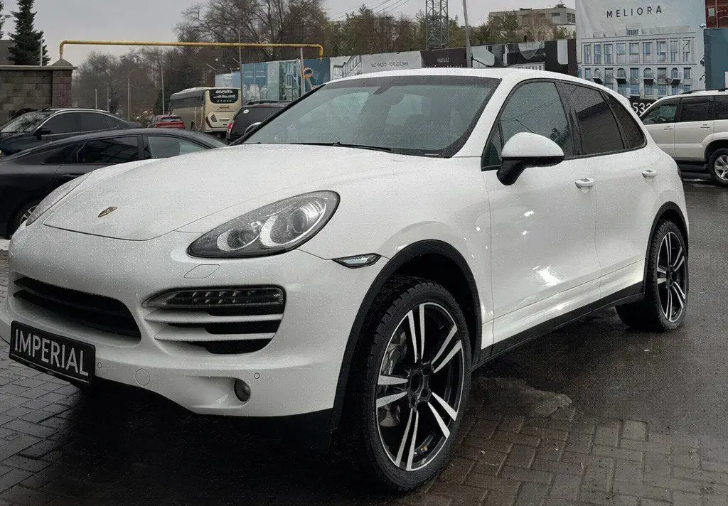Porshe Cayenne  1